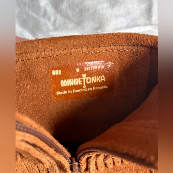 Minnetonka Double Fringe Suede Boots Booties size 7 Zip-Up Studded - Picture 7 of 7